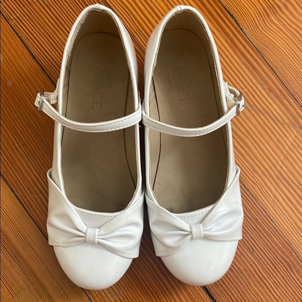 EUC Size 1 The Children's Place White Kids' Shoes with Bow